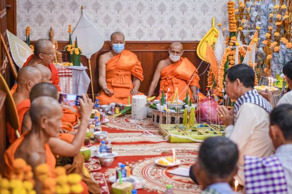 ຄໍາໄຫ້ວພຣະຮັບສິນເບື້ອງຕົ້ນຂອງຍາດໂຍມ